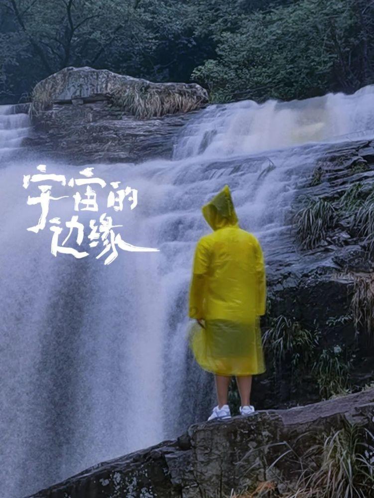 在电子计算机中,用来存储数据和指令等的记忆部件,叫做存储器