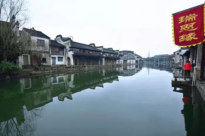 现在的爱情，只能同甘不能共苦。当一方变得不好了，另一方早跑没影了！游戏画面